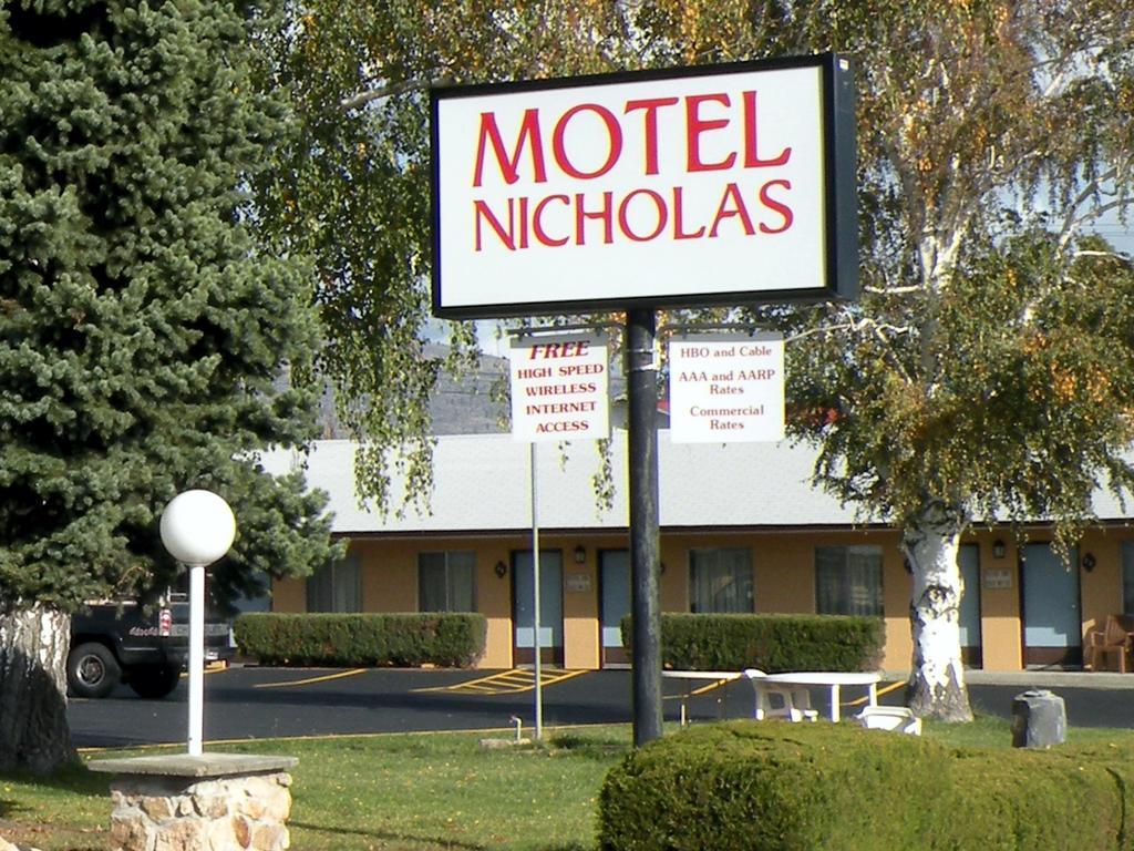 Motel Nicholas Омак Экстерьер фото